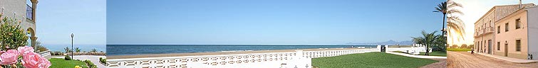 Photo composée: lotissement El Faro à Santa Pola, face à la Méditerranée, la plage de Denia et une ferme sur la Costa Blanca en Espagne