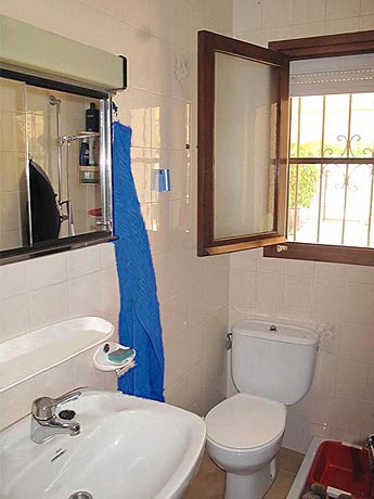 Salle de bain aprs nettoyage pour la photo