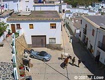 Platz eines andalusichen Dorfes in den Alpujarras